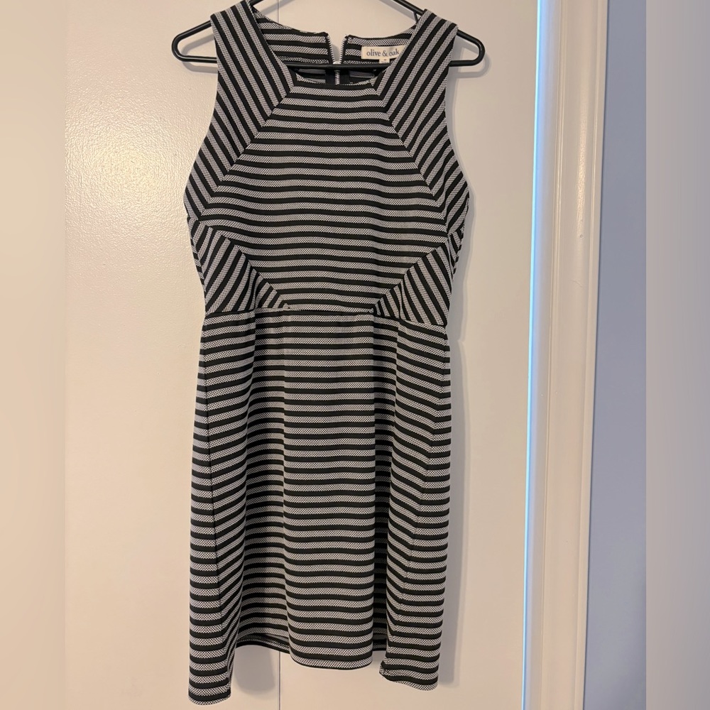 New!!! Olive and Oak Black and White Dress
